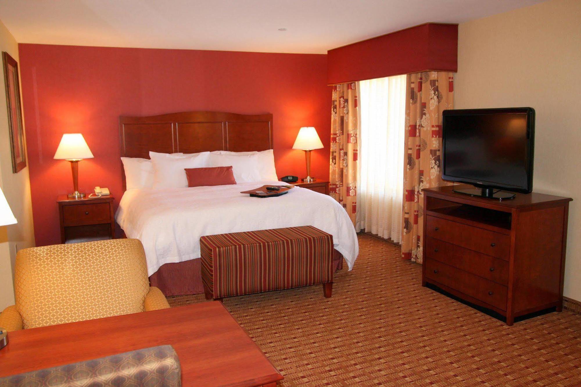Hampton Inn & Suites Arcata Room photo